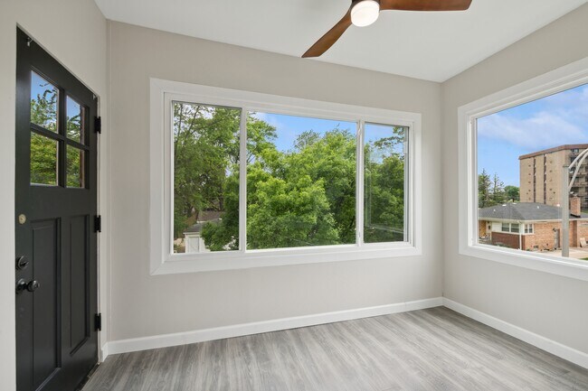 Foto del edificio - 919 Dunlop Ave