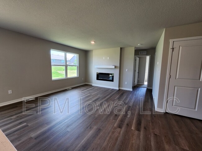 Building Photo - 7612 Crossroads Dr SW