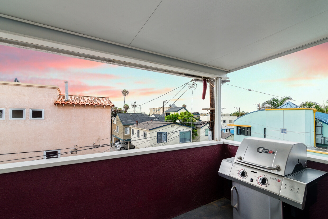 Foto principal - 3715 Mission Blvd