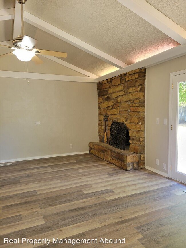 Building Photo - 3 br, 2 bath House - 2815 S 140 E Ave