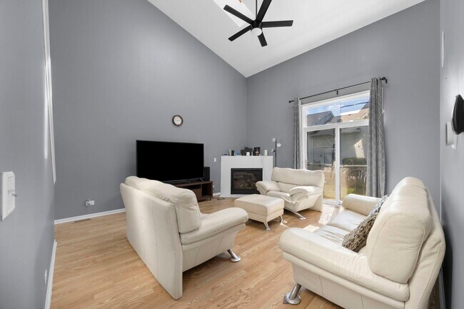 Foto del edificio - 816 Katherine Ln