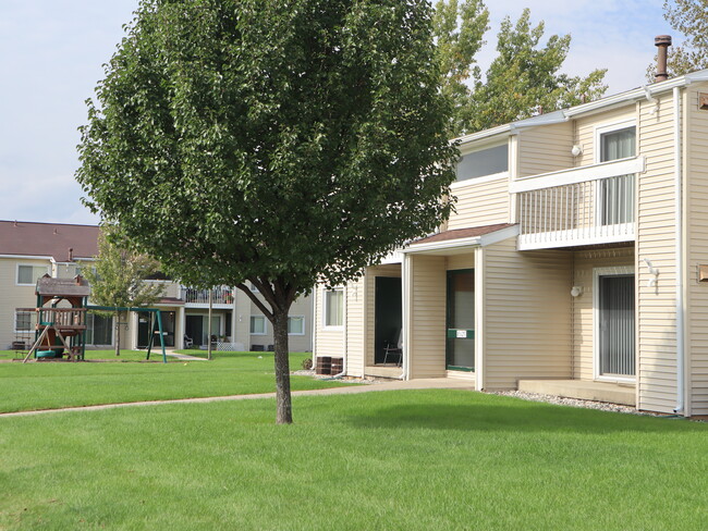 Building Photo - Meadows Apartments