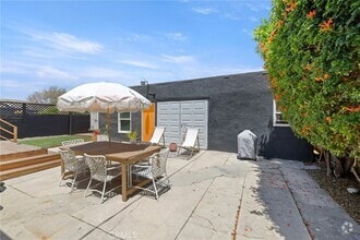 Building Photo - 1583 W 48th St