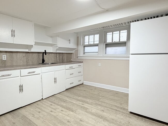 Building Photo - 474 Chilver Rd