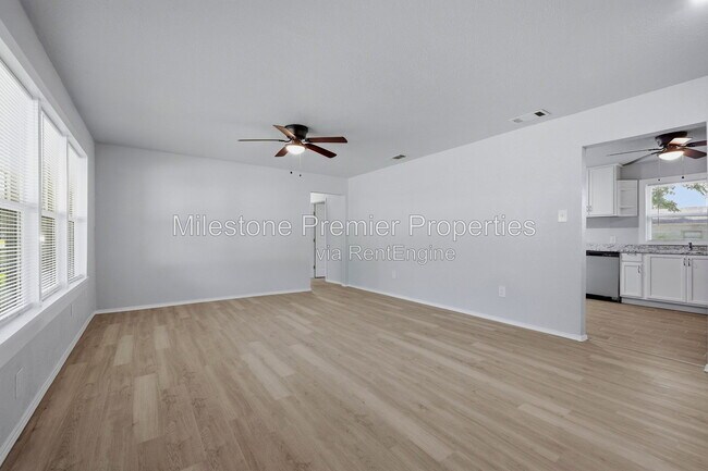Building Photo - 718 W Belden St