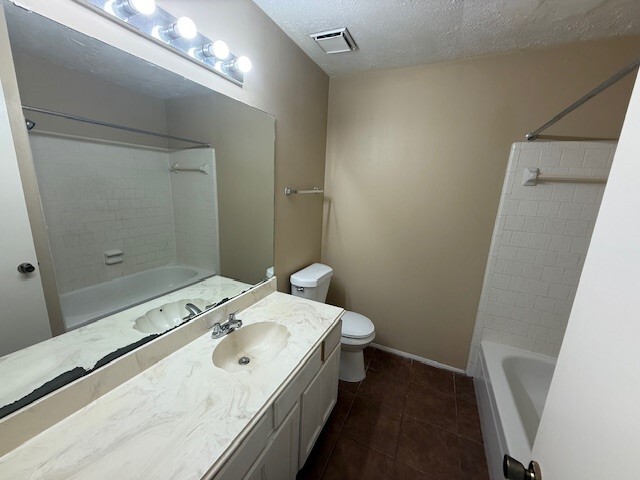 Foto del edificio - 2402 Autumn Springs Ln