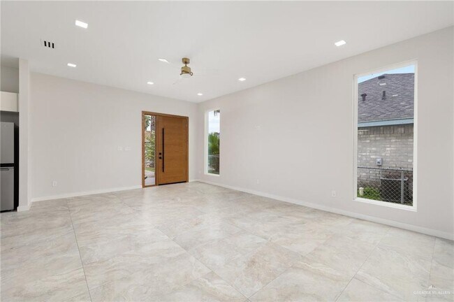 Foto del edificio - 2041 Lake View Dr