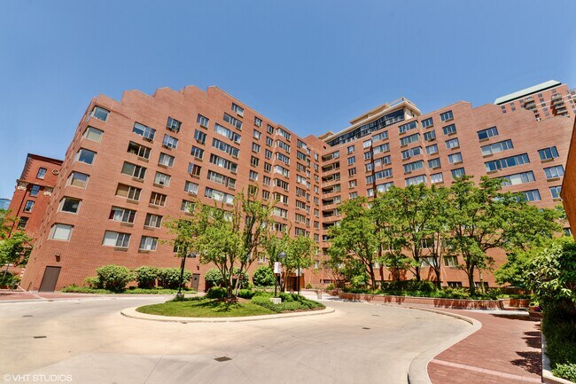 Foto del edificio - 801 S Plymouth Ct