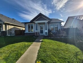 Building Photo - 3334 Trumpeter St