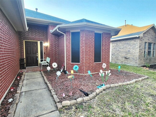 Building Photo - 7334 Jacobs Well Dr