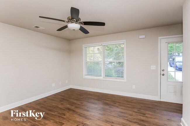 Foto del edificio - 2520 Belaire Dr