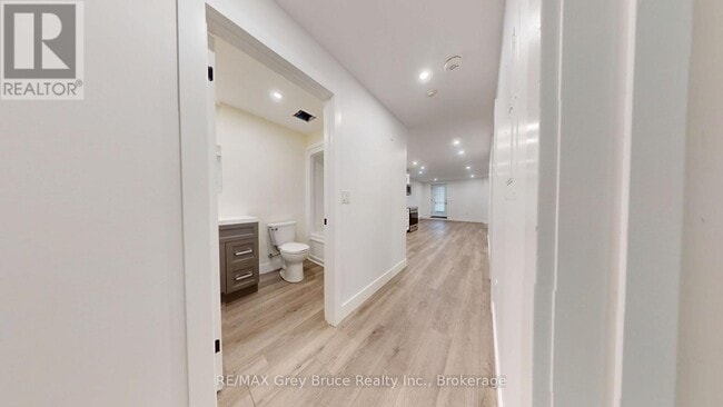 Building Photo - 39 1st Ave S