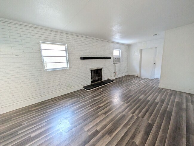 Foto del edificio - Available Now in Hooks Texas