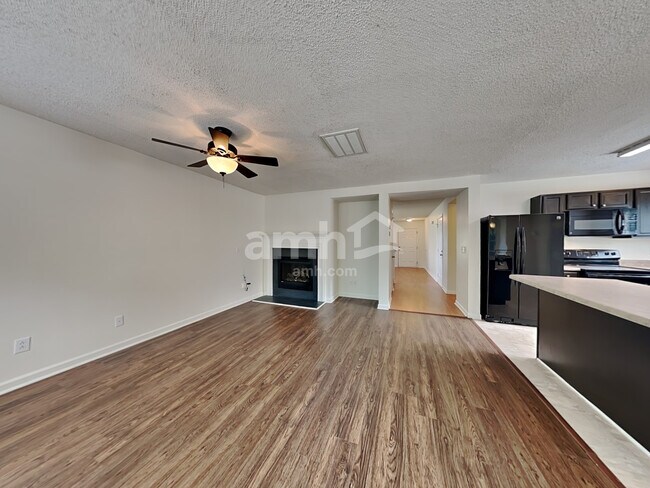 Building Photo - 124 Trayesan Dr