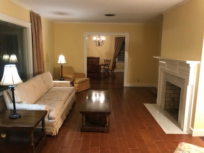 Living room - 804 E Bell St