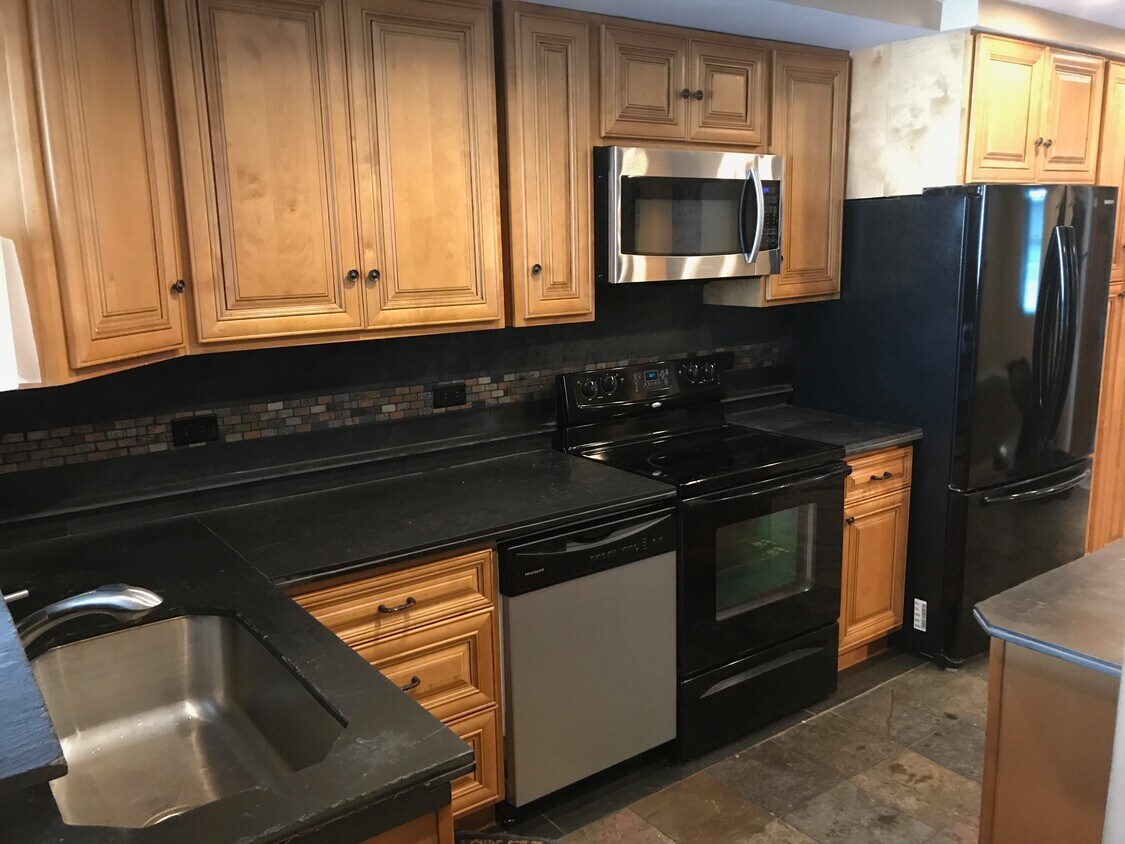Primary Photo - 1117 Freyburg St