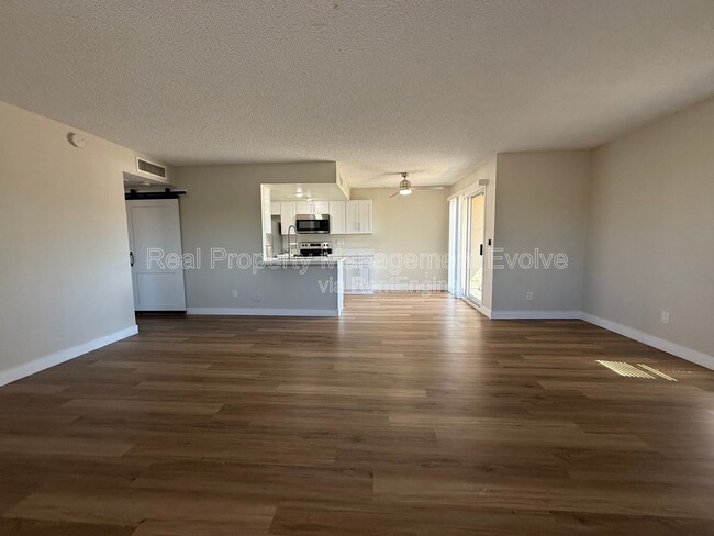 Building Photo - 3801 E Greenway Rd