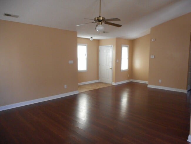Building Photo - 3 BR 2 BA in Midway Park