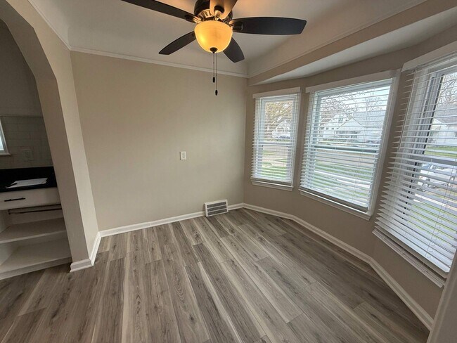 Building Photo - Freshly Renovated 3-Bedroom Home – Quality...