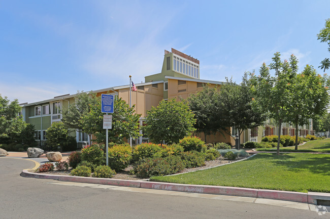 Building Photo - Sierra Meadows