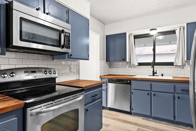 Foto del edificio - 2606 Lake Rd