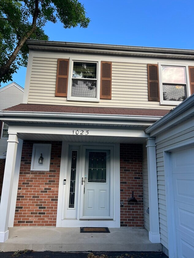Foto principal - 1025 Oswego Rd