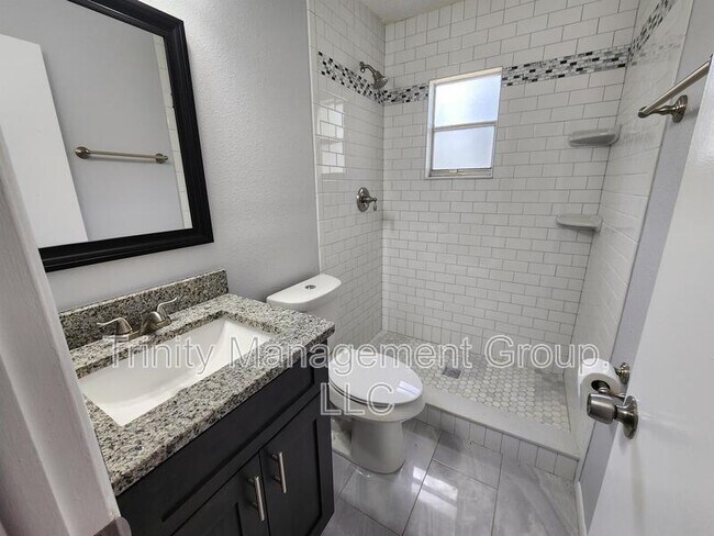 Foto del edificio - 2429 Keeport Dr