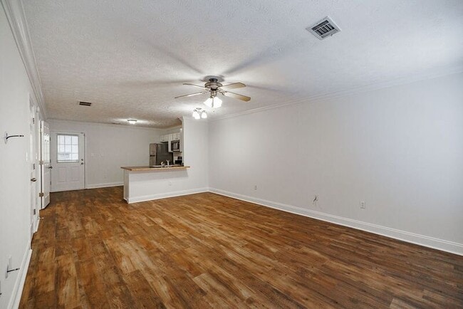 Photo - 105 Westchester Dr House