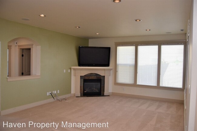 Building Photo - 3 br, 2.5 bath House - 5210 N 49th