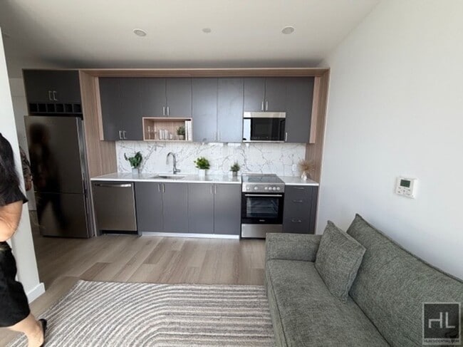 Foto del edificio - Luxurious Woodside 1 Bedroom with Views!