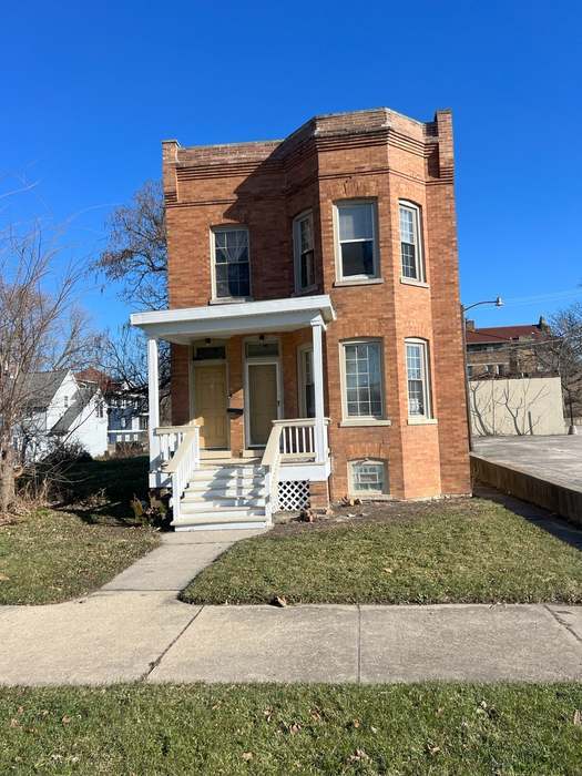 Primary Photo - 1343 Vincennes Ave