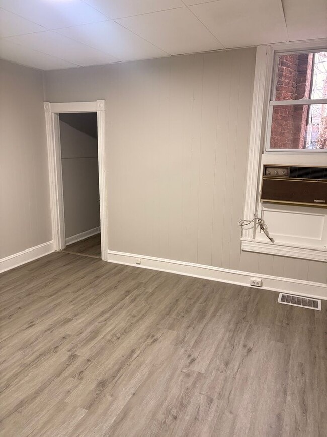 Foto del edificio - Spacious Baltimore Rowhome with Modern Updates – Available Now in Reservoir Hill