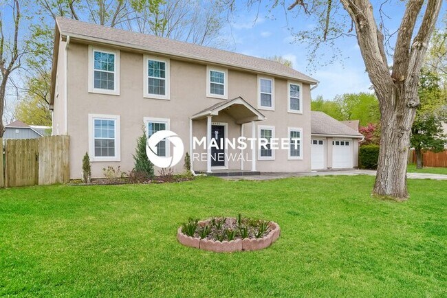Building Photo - 4 Bedroom Pet-Friendly Home in Olathe, KS with Main Street Renewal