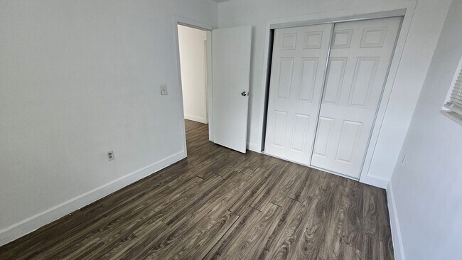Foto del edificio - 6241 Dawson St