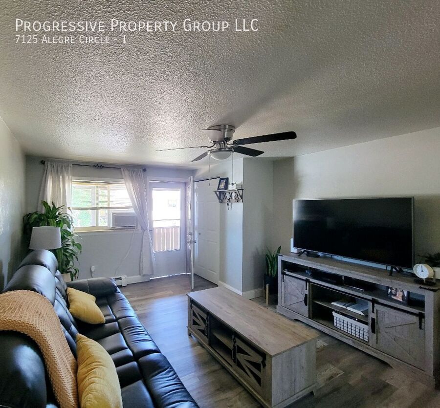 Foto principal - 2-Bed, 1-Bath Home for Just $1,050/Month!