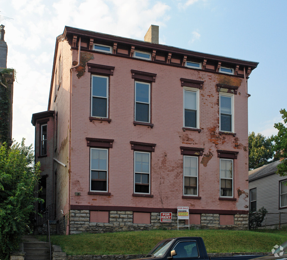 Building Photo - 109-111 Elm St