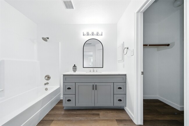 Foto del edificio - 1910 Hall Ridge Trace Ln