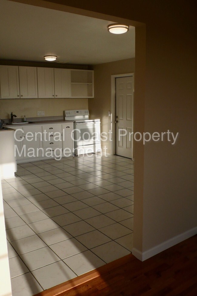 Building Photo - 1618 Soto St