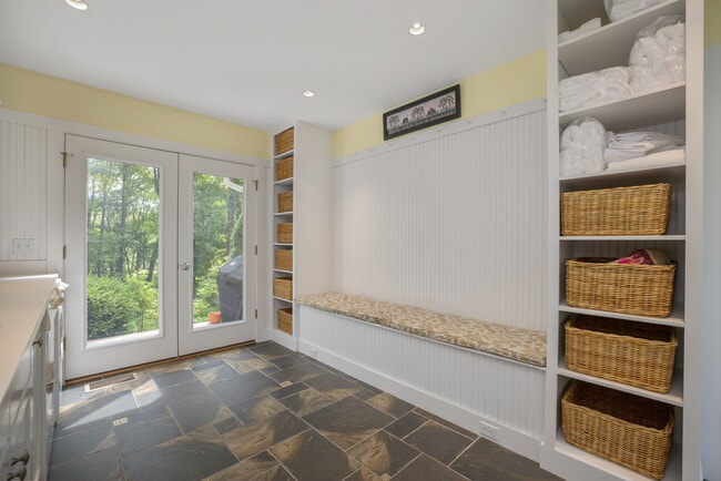 Building Photo - 268 Under Mountain Rd