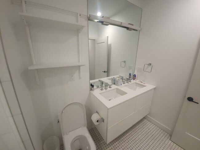 Building Photo - 50 Burnett St