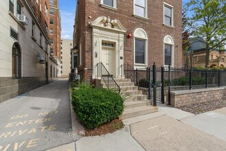 Building Photo - 1042 E Juneau Ave