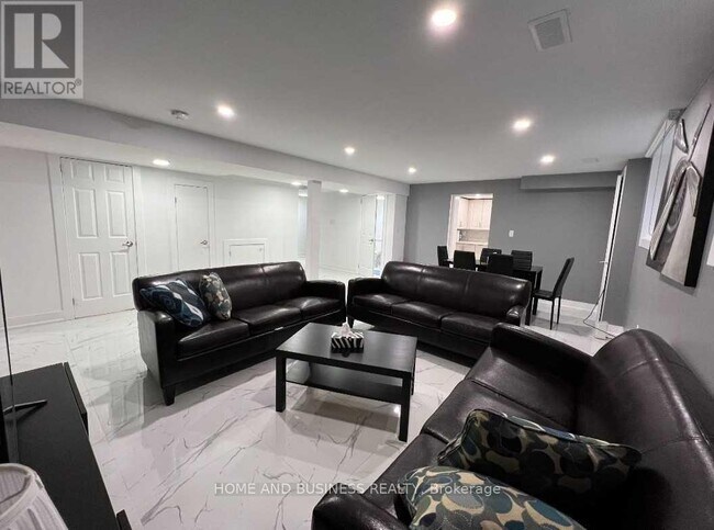 Photo du bâtiment - 3208 Colonial Dr
