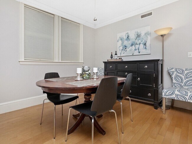 Foto del edificio - 106 E Brookline St