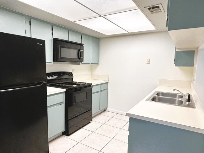 Building Photo - 631 Ridge Club Dr