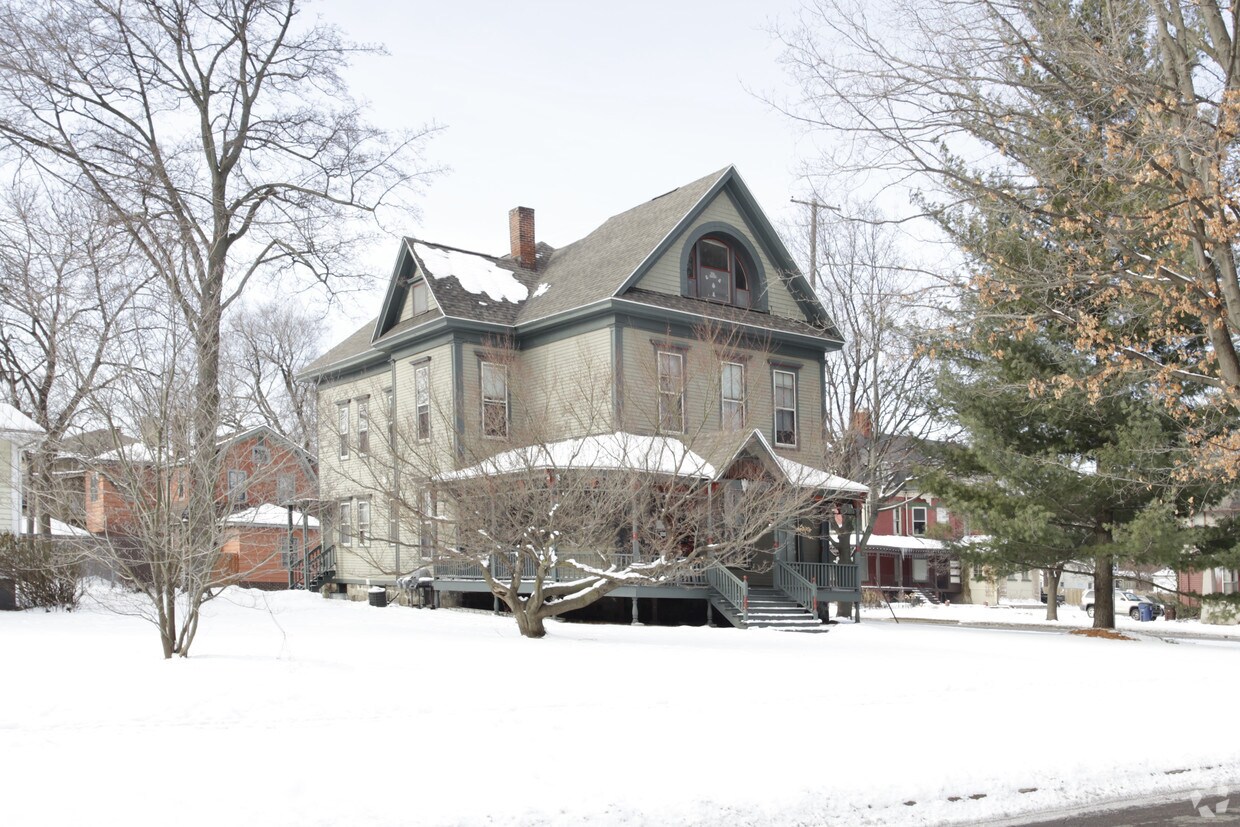 323 Woodward Ave, Kalamazoo, MI 49007 Apartments in Kalamazoo, MI