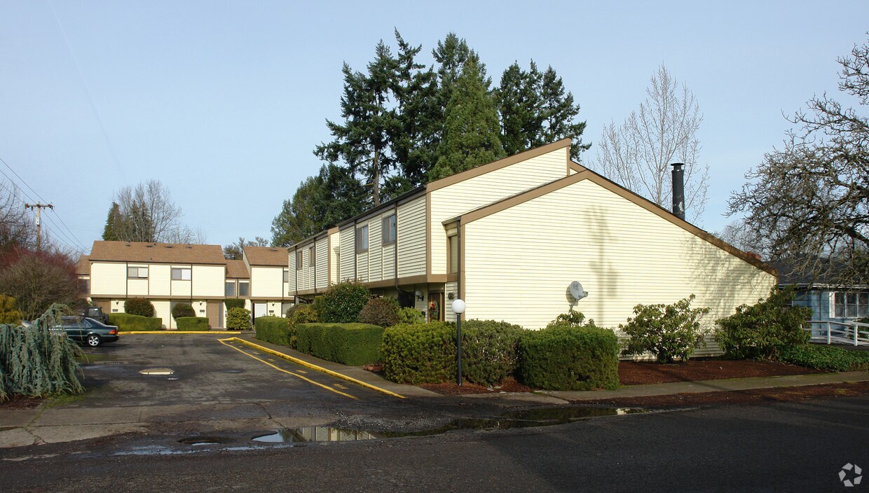 Primary Photo - 925 Coburg Rd