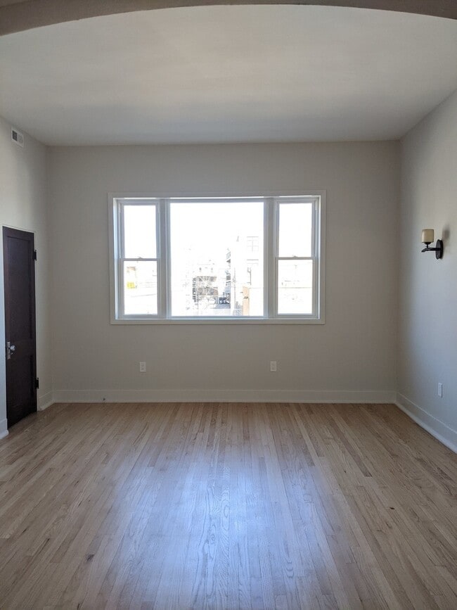 Building Photo - 1319 W Grand Ave