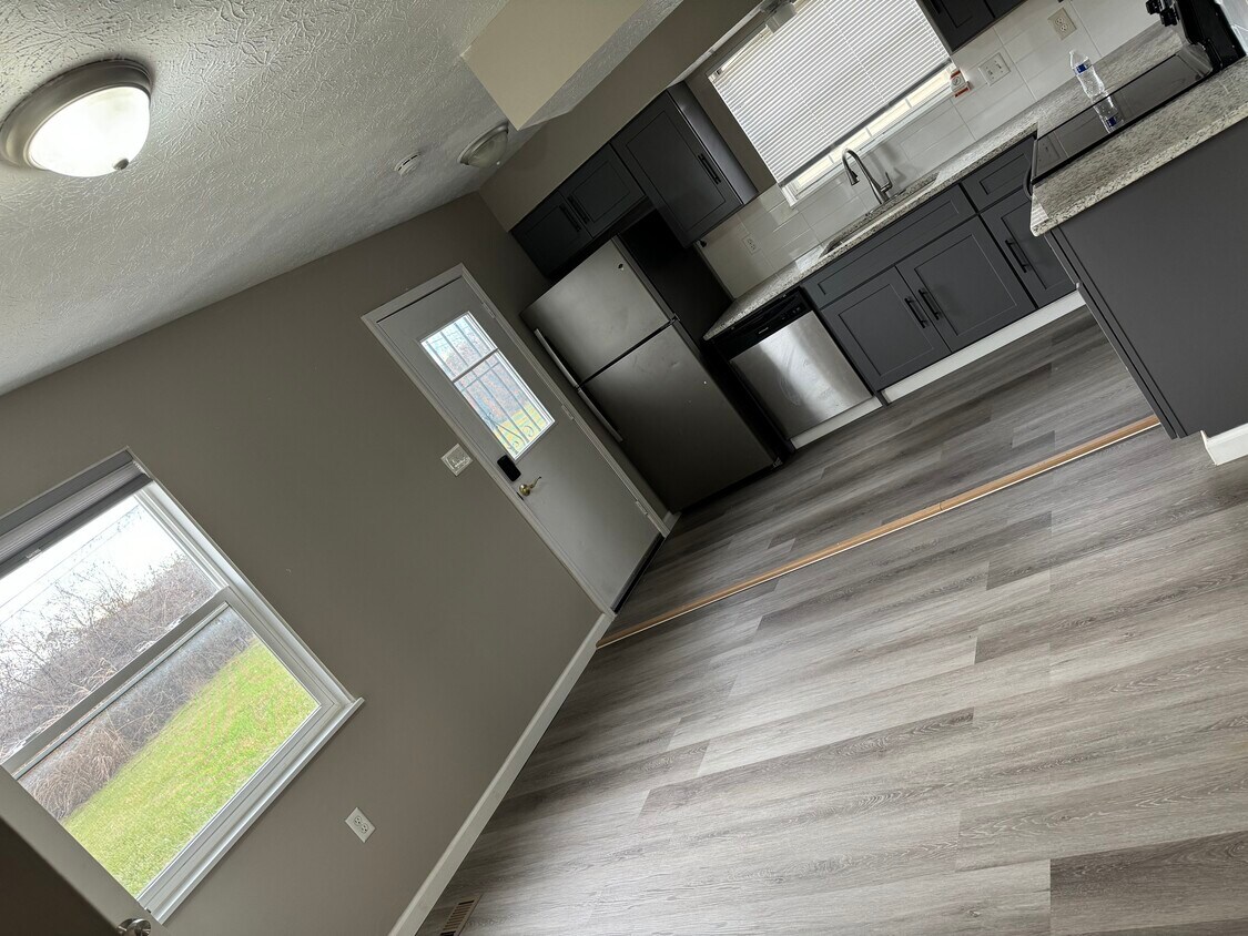 Foto principal - 5611 Chatford Dr