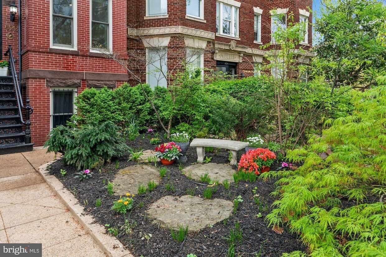 Foto principal - 622 Maryland Ave NE
