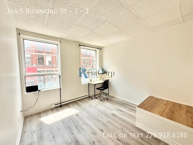 Photo du bâtiment - 1-1735 Richmond St